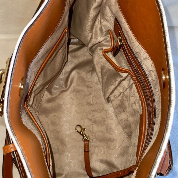 Michael Kors Hamilton Large Saffiano Leather Tote - Vanilla - Picture 4 of 5